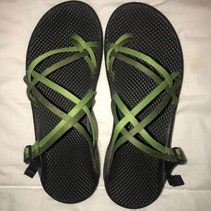 Chaco W10 green on green slides EUC!